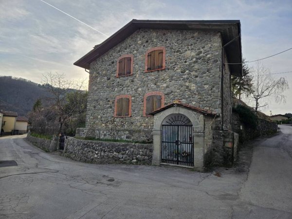 casa indipendente in vendita a Camporgiano in zona Casciana