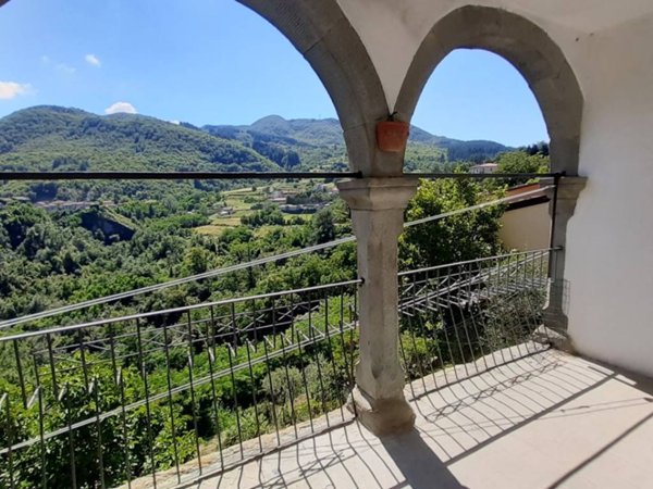 casa indipendente in vendita a Camporgiano in zona Casciana