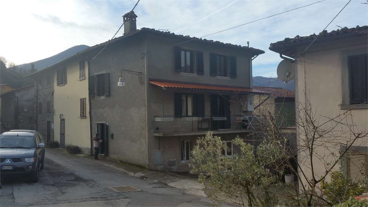 casa indipendente in vendita a Camporgiano