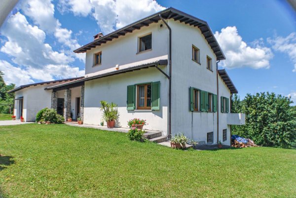 casa indipendente in vendita a Camporgiano