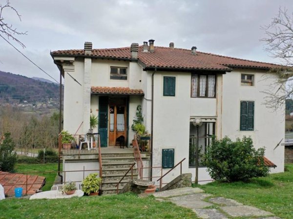 casa indipendente in vendita a Camporgiano