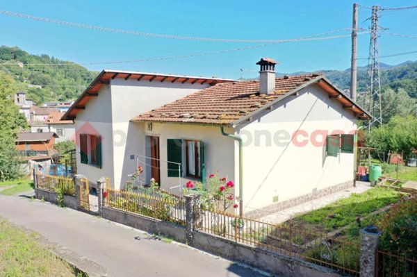 casa indipendente in vendita a Camporgiano in zona Filicaia