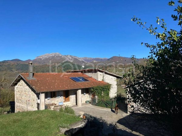 casa indipendente in vendita a Camporgiano in zona Filicaia