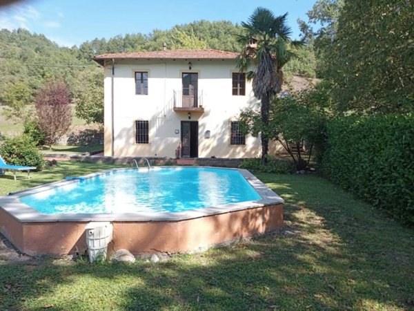 casa indipendente in vendita a Camporgiano in zona Roccalberti