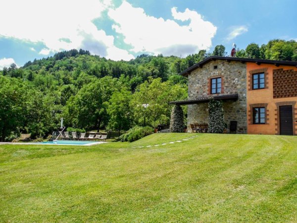 casa indipendente in vendita a Camporgiano