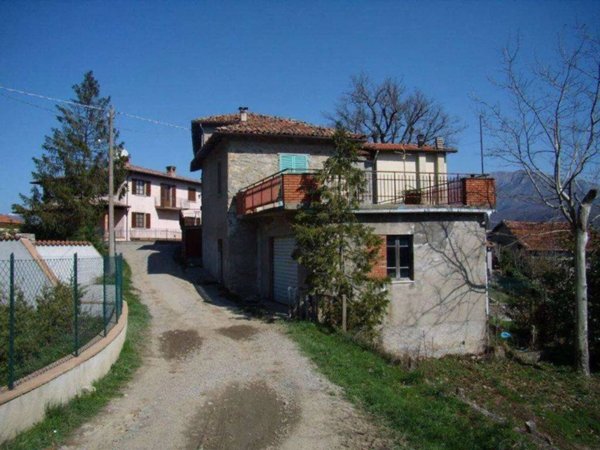 casa indipendente in vendita a Camporgiano