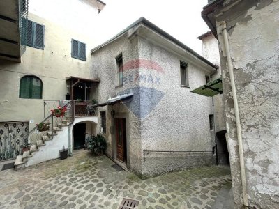 casa indipendente in vendita a Camporgiano