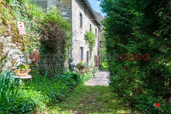 casa indipendente in vendita a Camporgiano