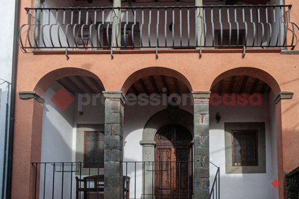 casa indipendente in vendita a Camporgiano in zona Poggio