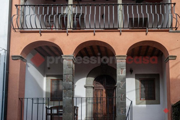 casa indipendente in vendita a Camporgiano in zona Poggio