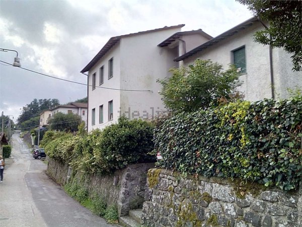 appartamento in vendita a Camporgiano in zona Poggio