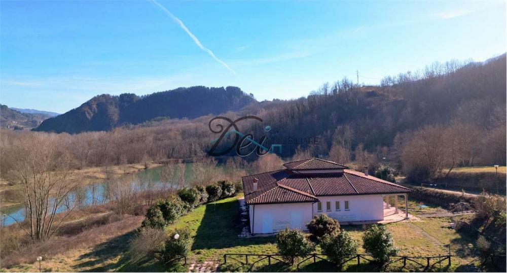casa indipendente in vendita a Camporgiano