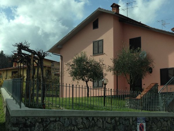 casa indipendente in vendita a Camporgiano