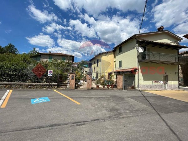 casa indipendente in vendita a Camporgiano