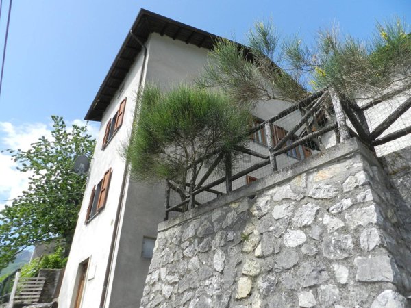 casa indipendente in vendita a Camporgiano