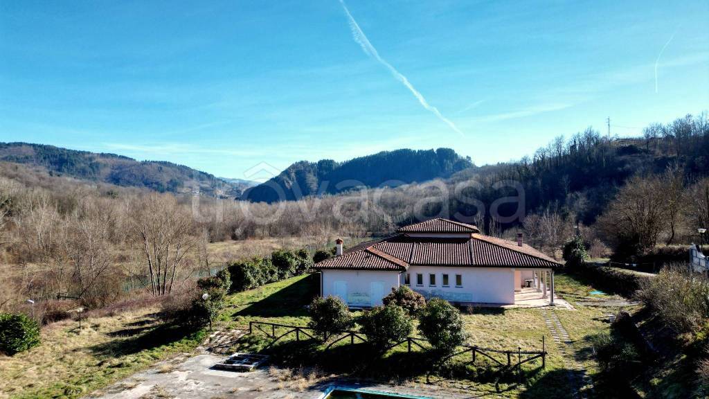casa indipendente in vendita a Camporgiano