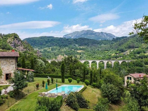 casa indipendente in vendita a Camporgiano