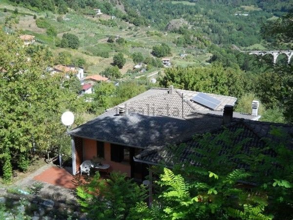 casa indipendente in vendita a Camporgiano in zona Poggio