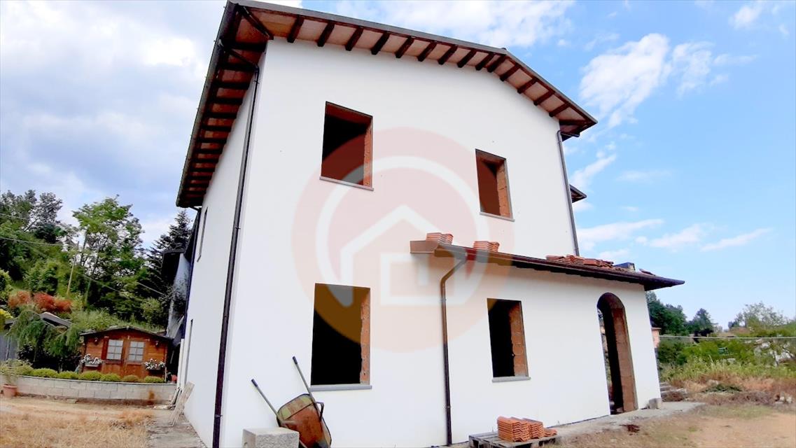 casa indipendente in vendita a Camporgiano
