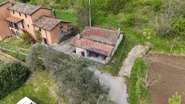 casa indipendente in vendita a Camporgiano in zona Poggio