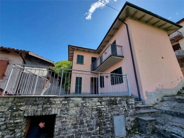 casa indipendente in vendita a Camporgiano in zona Sillicano