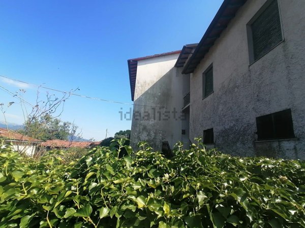 appartamento in vendita a Camporgiano in zona Poggio