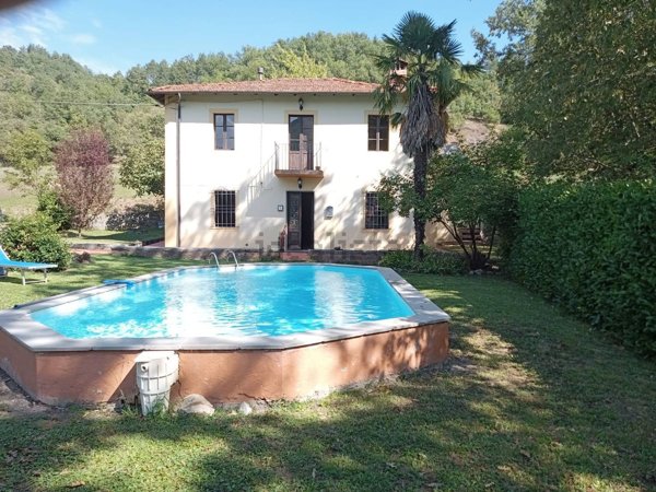 casa indipendente in vendita a Camporgiano in zona Roccalberti