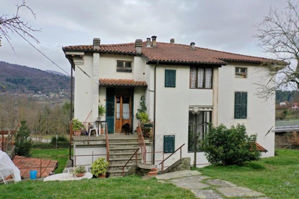 casa indipendente in vendita a Camporgiano