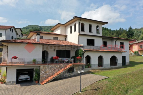 casa indipendente in vendita a Camporgiano