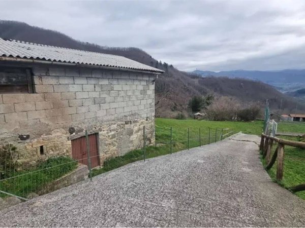 casa indipendente in vendita a Camporgiano in zona Puglianella