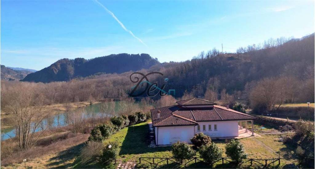 casa indipendente in vendita a Camporgiano