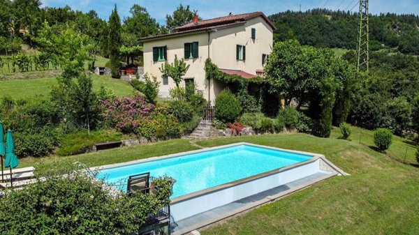 casale in vendita a Camporgiano