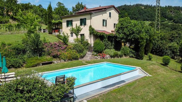 casa indipendente in vendita a Camporgiano