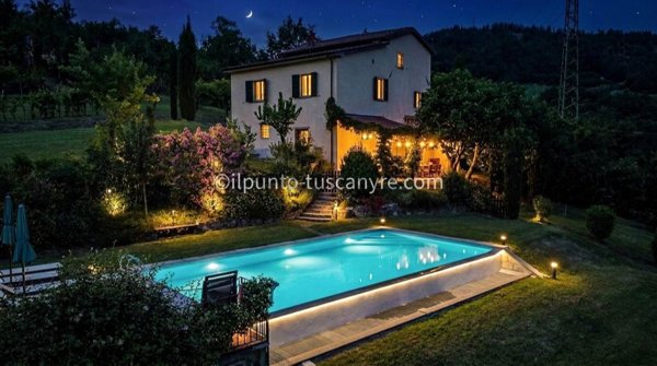 casa indipendente in vendita a Camporgiano