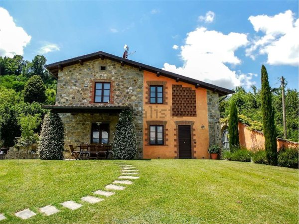 casa indipendente in vendita a Camporgiano