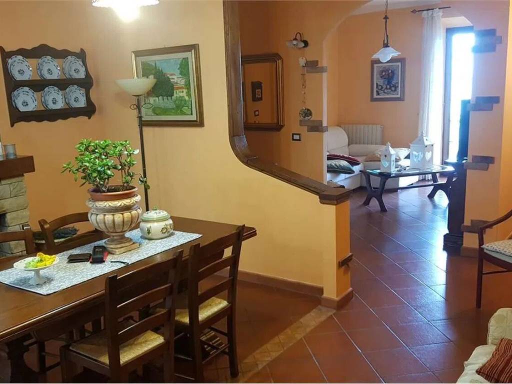 appartamento in vendita a Camporgiano in zona Casatico