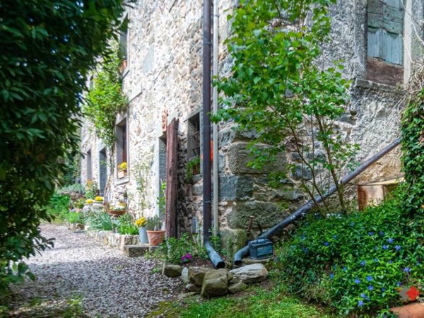 casa indipendente in vendita a Camporgiano in zona Puglianella