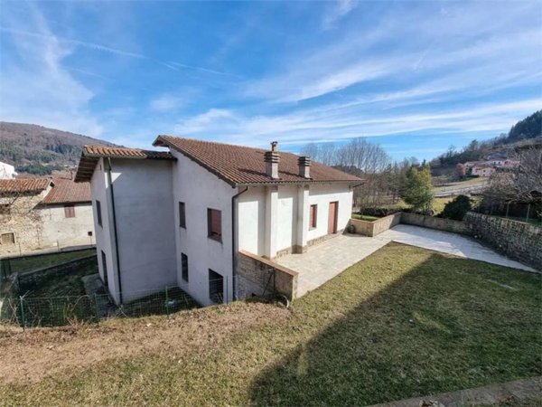 casa indipendente in vendita a Camporgiano