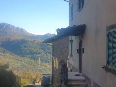 appartamento in vendita a Camporgiano in zona Vitoio