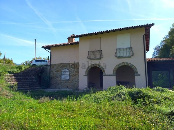 casa indipendente in vendita a Camporgiano