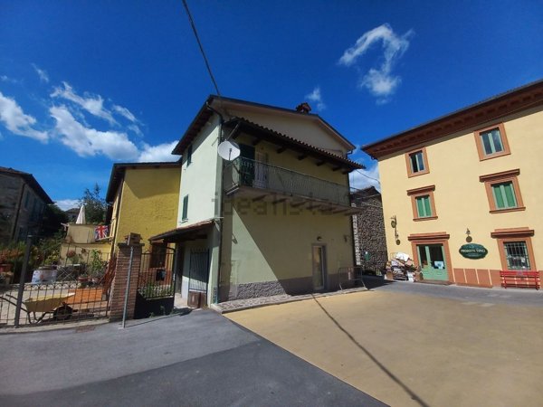 casa indipendente in vendita a Camporgiano