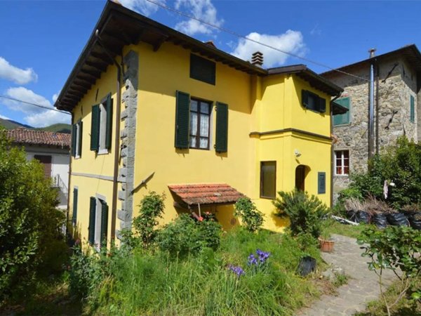 casa indipendente in vendita a Camporgiano