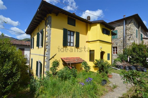 casa indipendente in vendita a Camporgiano