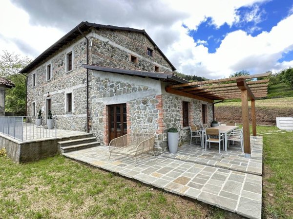 casa indipendente in vendita a Camporgiano in zona Casatico