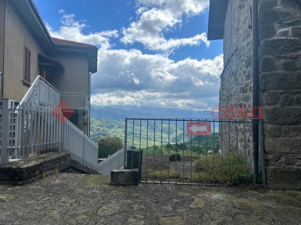 appartamento in vendita a Camporgiano in zona Casatico