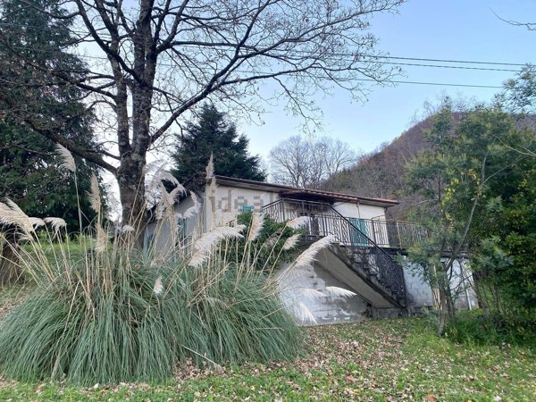 casa indipendente in vendita a Camporgiano in zona Puglianella