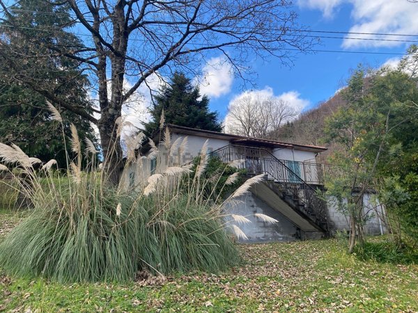 casa indipendente in vendita a Camporgiano in zona Puglianella