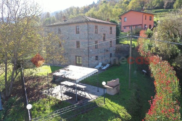 casa indipendente in vendita a Camporgiano