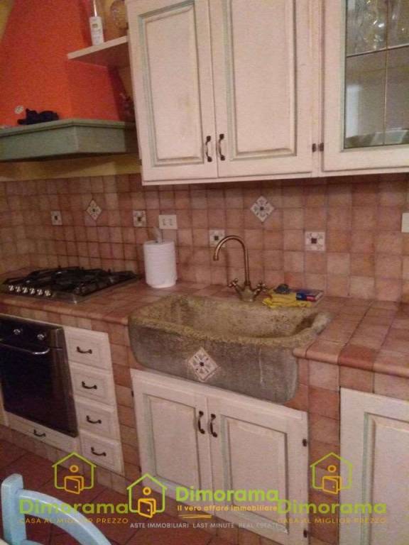 appartamento in vendita a Camporgiano in zona Poggio