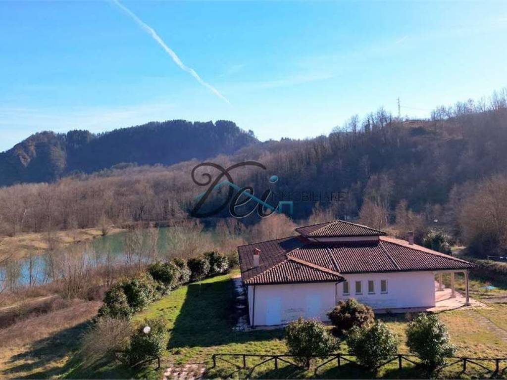 casa indipendente in vendita a Camporgiano